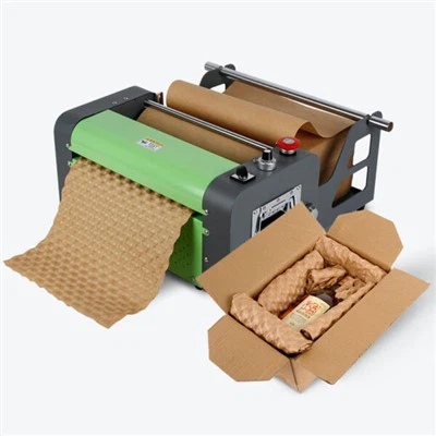 Jakie jest zużycie surowców przez maszynę do produkcji papieru bąbelkowego?